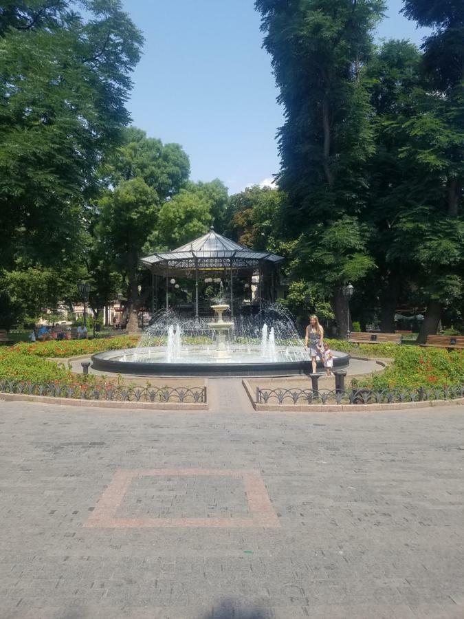 двухкомнатная квартира,500м и дерибасовская Одеса